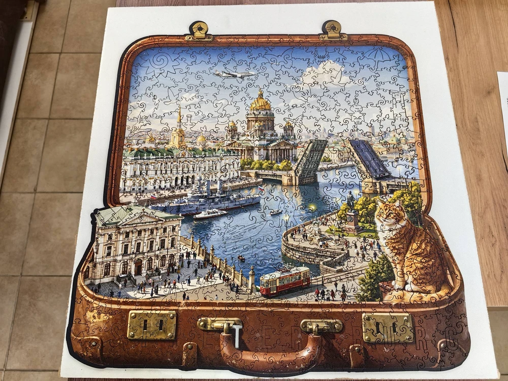 Собранный деревянный пазл вид сверху